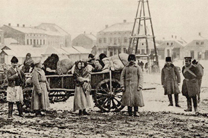 1914. Переодетые в женщин и беженцев германские солдаты убили 17 казаков
