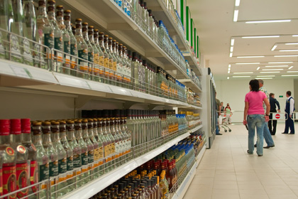Казахстан ограничил продажу российской водки и пива