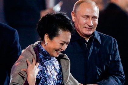Песков разъяснил галантный жест Путина на саммите АТЭС