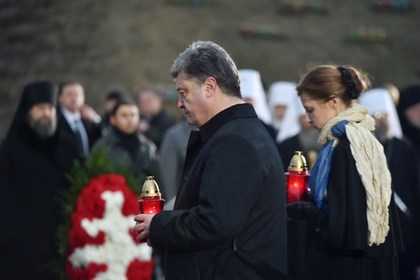 Порошенко помолился за упокой жертв Майдана