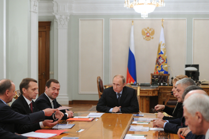 Путин обсудил с членами Совбеза обострение ситуации в Донбассе