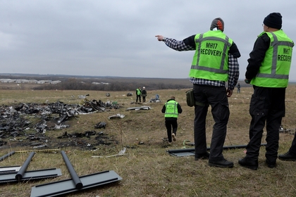Специалисты из Голландии продолжили сбор обломков «Боинга» на Украине