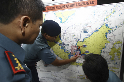 В районе исчезновения лайнера AirAsia видели дым на земле