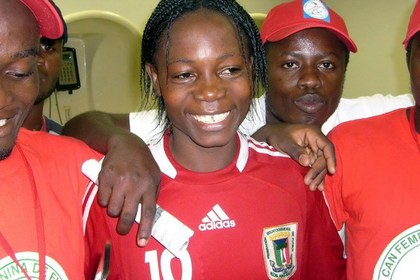 Африканскую футболистку заставили обнажиться для уточнения пола