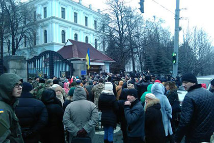 Бойцы «Айдара» высадили дверь в Минобороны Украины