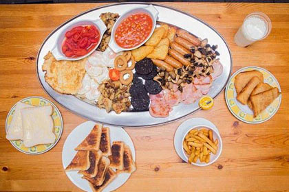 Британское кафе предложило посетителям завтрак из 59 блюд