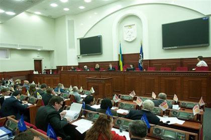 Депутатам Киевсовета запретили аплодировать на заседаниях