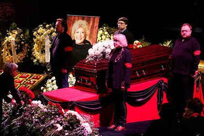 Елену Образцову похоронили на Новодевичьем кладбище