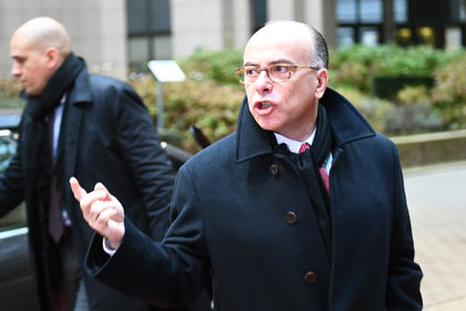 Глава МВД Франции назвал мерзкой шутку комика о Charlie Hebdo
