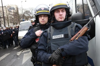 По делу о терактах во Франции задержаны 16 человек