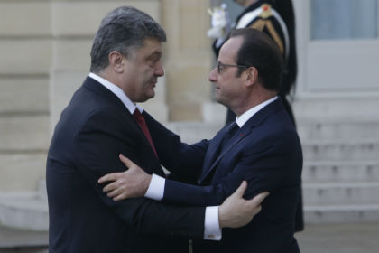 Порошенко обсудил украинский кризис с Олландом и Меркель
