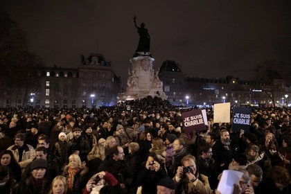 Тысячи французов вышли на митинги в знак протеста против теракта в Париже