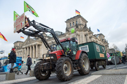 Тысячи немцев протестовали против соглашения о торговле с США