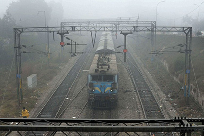 В Индии любителей селфи задавил поезд