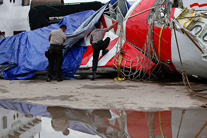 Власти опровергли данные о взрыве самолета AirAsia перед падением