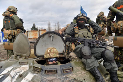 Возле украинских военкоматов нашли спаивающих призывников провокаторов