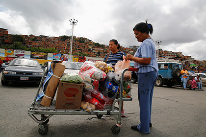 Жителям Венесуэлы запретили покупать продукты более двух раз в неделю