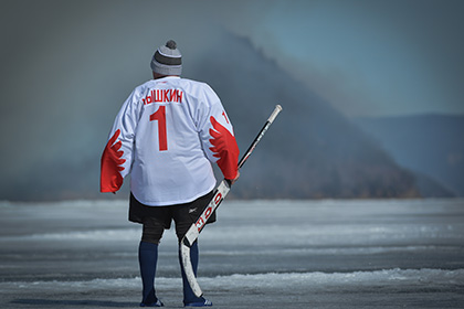 МЧС испугалось за участников хоккейного матча на льду Байкала