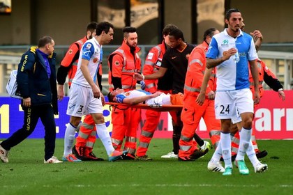 Итальянского футболиста прооперировали после открытого перелома ноги