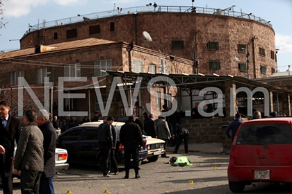 В перестрелке близ ереванской тюрьмы убиты три человека