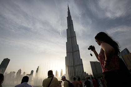 Общение с туристами в Дубае поручат робокопам