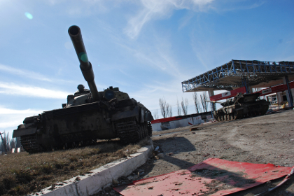 В ДНР сообщили о танковом обстреле своих позиций у донецкого аэропорта