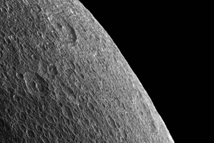 НАСА показало снимок горизонта Реи
