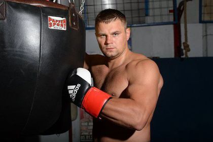 Найденный без сознания в туннеле метро российский боксер введен в кому