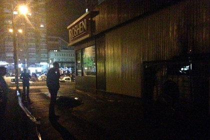 Неизвестные подорвали магазин Roshen в Киеве