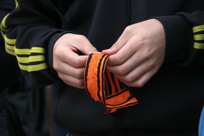 В МВД Украины решили законодательно запретить ношение георгиевских ленточек