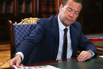 Медведев предложил ввести НДС на билеты в кино