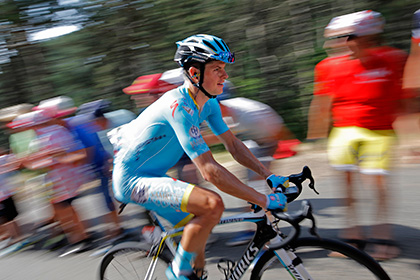 Гонщика «Астаны» на этапе «Тур де Франс» сбил мотоцикл