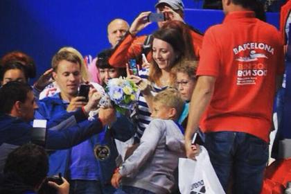 Американский пловец отдал золотую медаль ЧМ в Казани ребенку