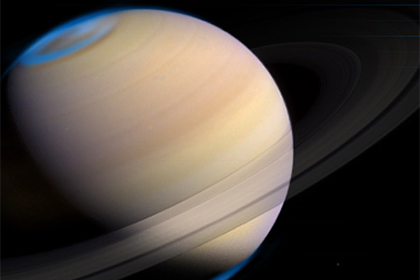 НАСА показало снимок трещин на поверхности Сатурна IV