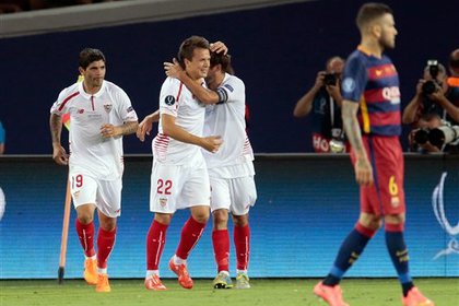 Украинец Коноплянка забил дебютный гол за «Севилью» в ворота «Барселоны»