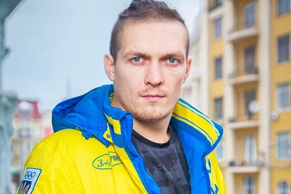 Украинский боксер Усик защитил звание чемпиона мира