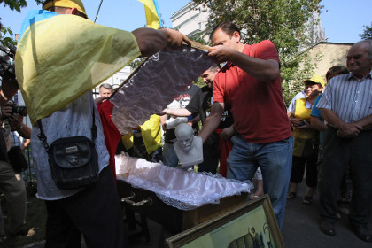 Украинский Минюст допустил возможность участия коммунистов в местных выборах