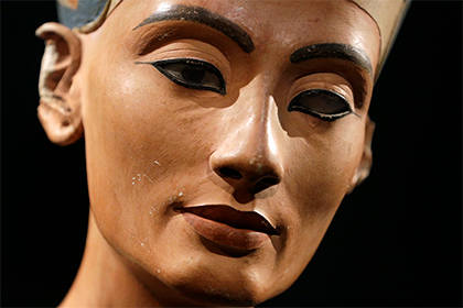 Усыпальницу Нефертити предложили искать в гробнице Тутанхамона