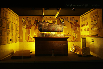 В Египте проверят теорию о скрытой в гробнице Тутанхамона мумии Нефертити