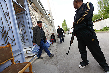 Зону конфликта на границе Киргизии и Таджикистана покинули старики и дети