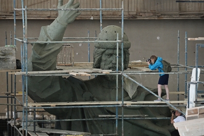 Деятели искусства призвали установить памятник князю Владимиру возле Кремля