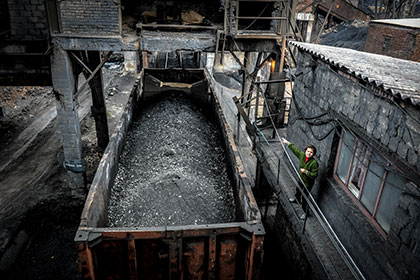 Киев сообщил о возобновлении поставок угля из ДНР