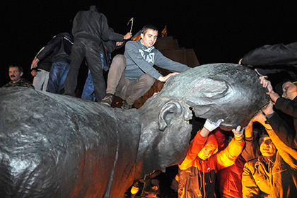 Ополченцам предложили забрать подлежащие демонтажу памятники Ленину