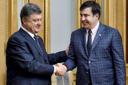 Порошенко рассмотрит петицию за назначение Саакашвили премьер-министром
