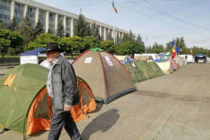 Протестующие в Кишиневе начали расширять палаточный городок