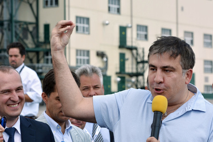 Саакашвили допустил смену власти на Украине из-за деморализации