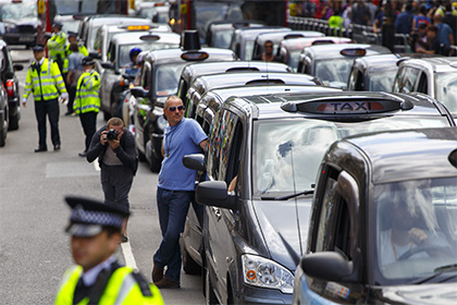 Компания Uber выиграла иск у лондонских таксистов