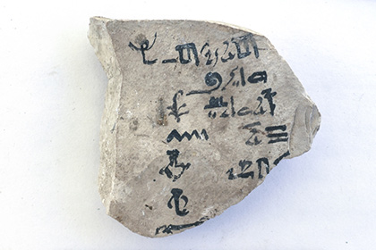 Надпись на египетском черепке оказалась древнейшим прообразом алфавита