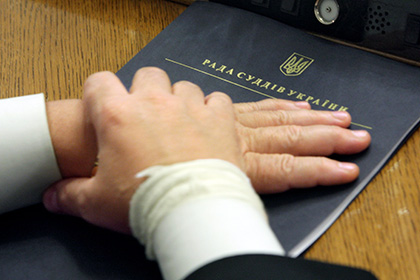 Яценюк анонсировал увольнение всех судей Украины