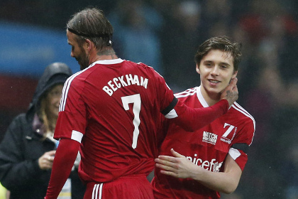 Бекхэма заменили на его сына во время игры в Манчестере